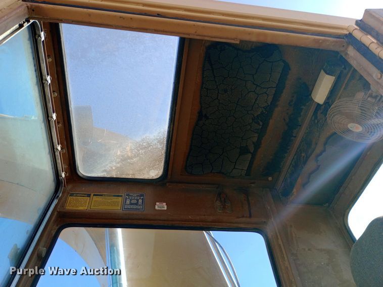 image for item DP1095 1990 Caterpillar 215D excavator