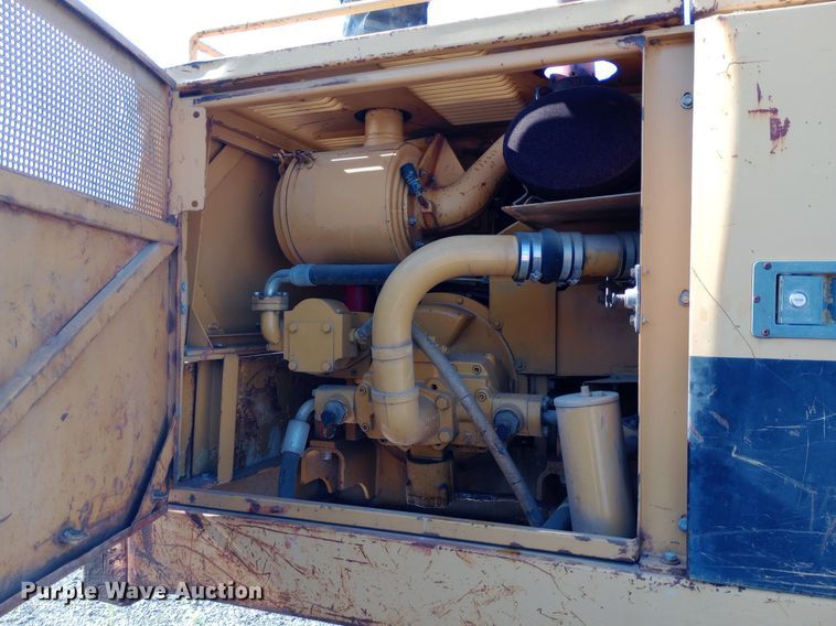 image for item DP1095 1990 Caterpillar 215D excavator