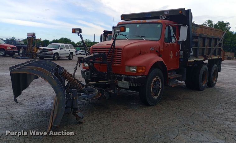 image for item DP1096 2001 International 4900 dump truck