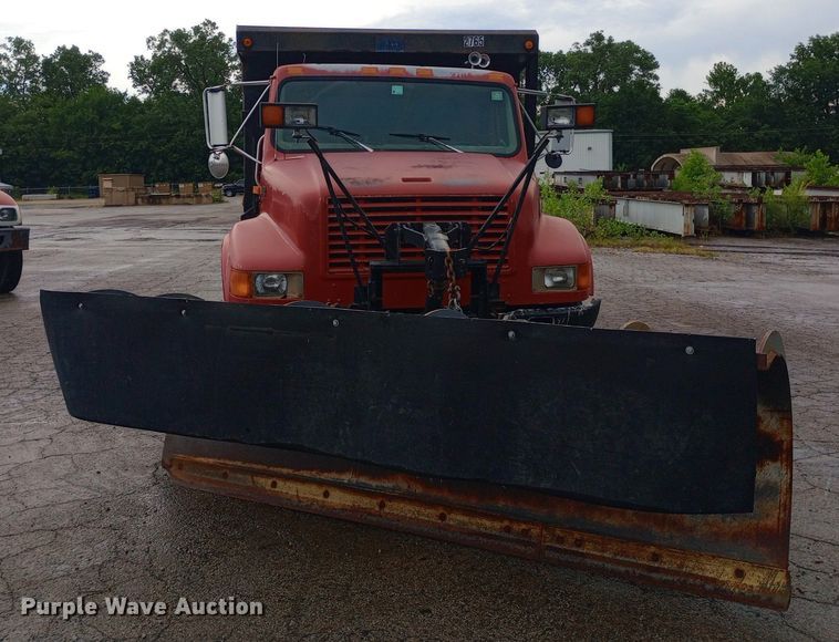 image for item DP1096 2001 International 4900 dump truck