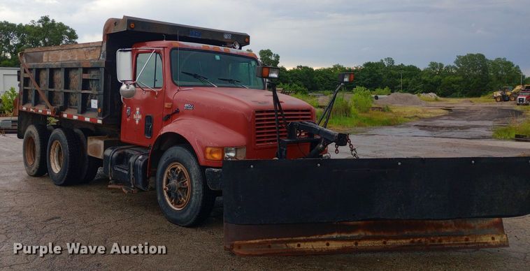 image for item DP1096 2001 International 4900 dump truck