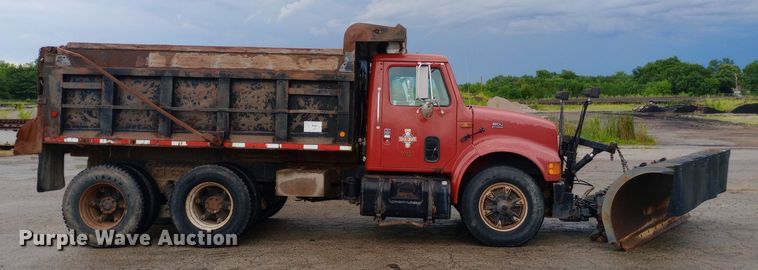 image for item DP1096 2001 International 4900 dump truck