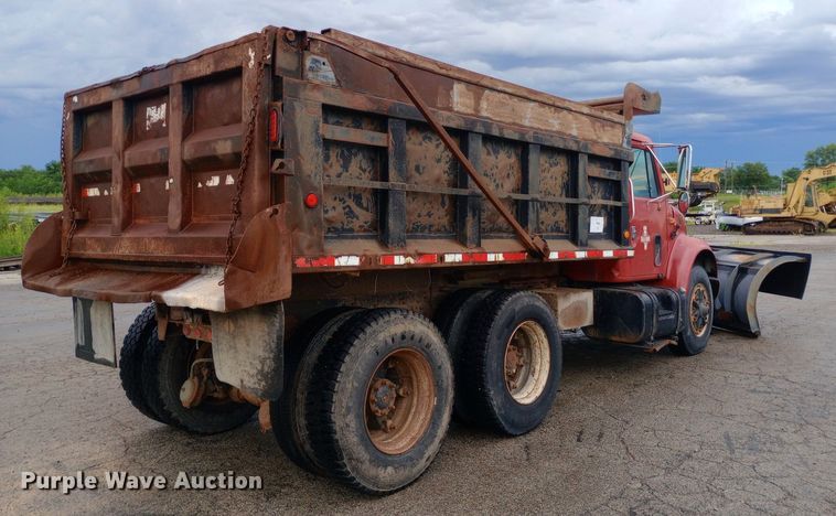 image for item DP1096 2001 International 4900 dump truck