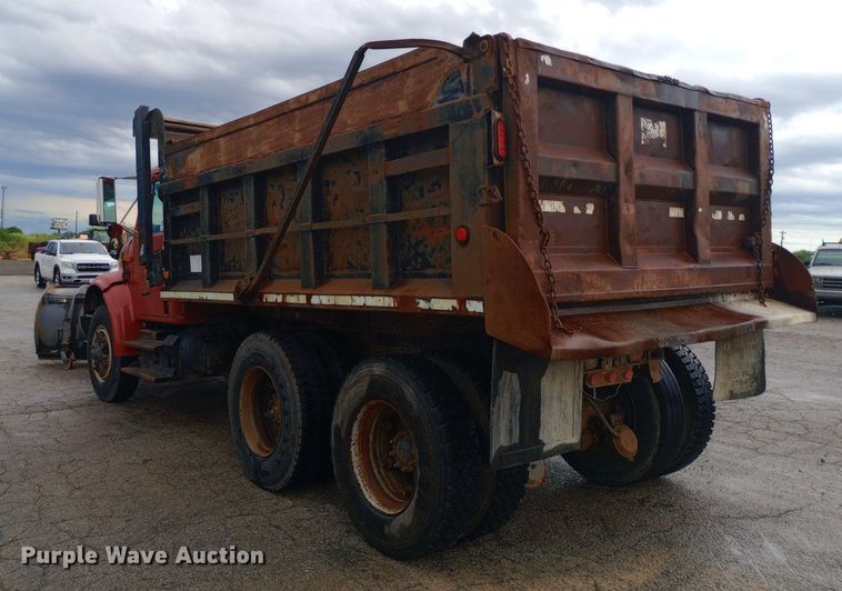 image for item DP1096 2001 International 4900 dump truck