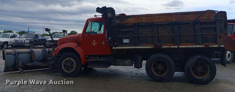 image for item DP1096 2001 International 4900 dump truck