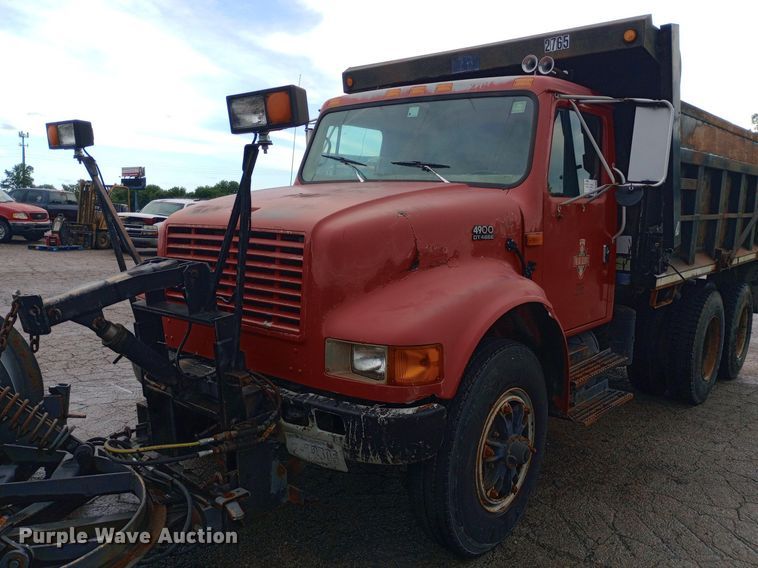 image for item DP1096 2001 International 4900 dump truck