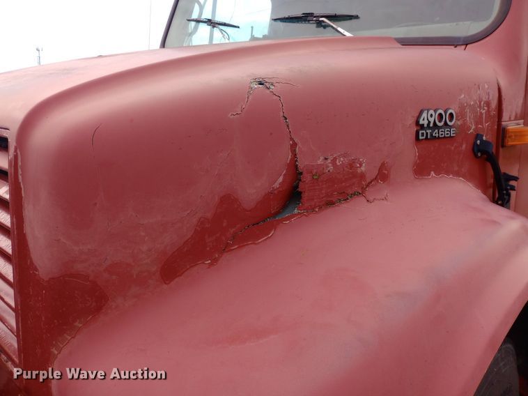 image for item DP1096 2001 International 4900 dump truck