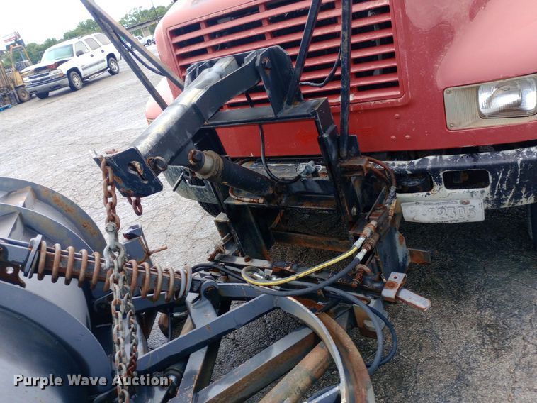 image for item DP1096 2001 International 4900 dump truck