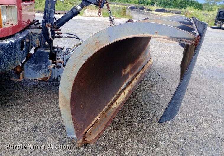 image for item DP1096 2001 International 4900 dump truck