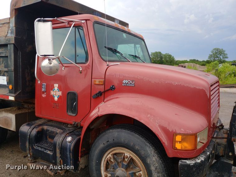 image for item DP1096 2001 International 4900 dump truck