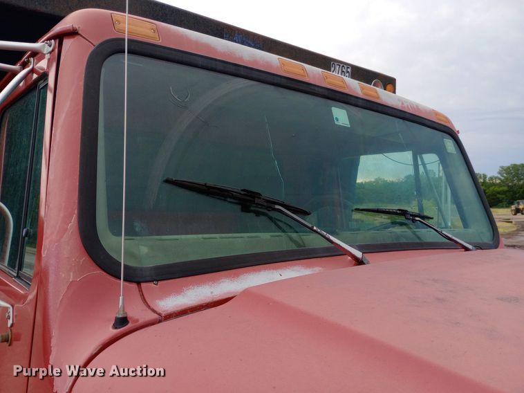 image for item DP1096 2001 International 4900 dump truck