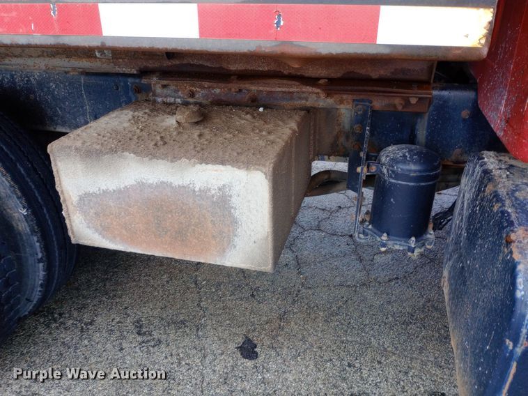 image for item DP1096 2001 International 4900 dump truck