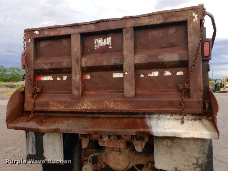 image for item DP1096 2001 International 4900 dump truck