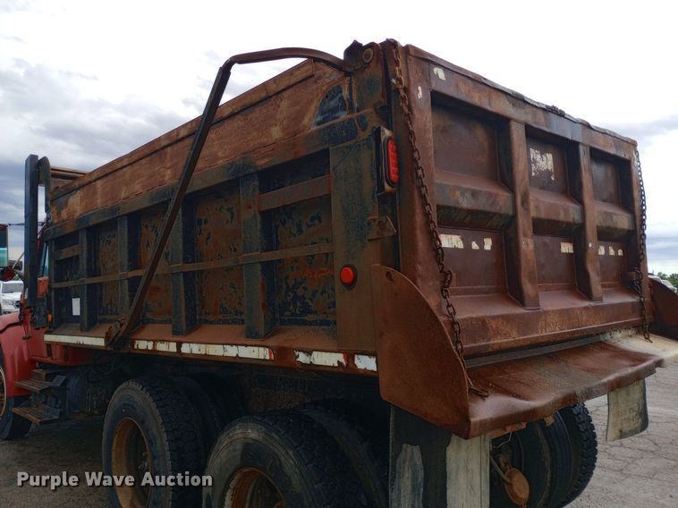 image for item DP1096 2001 International 4900 dump truck