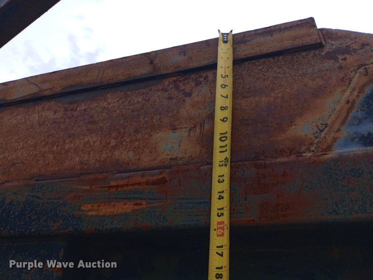 image for item DP1096 2001 International 4900 dump truck