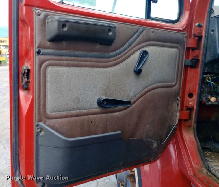 image for item DP1096 2001 International 4900 dump truck