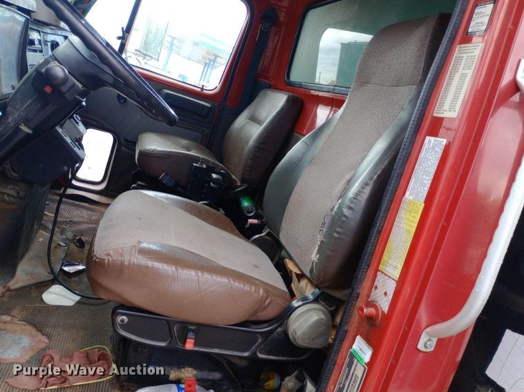 image for item DP1096 2001 International 4900 dump truck