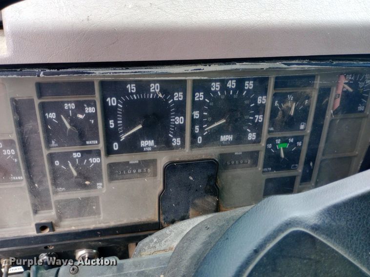 image for item DP1096 2001 International 4900 dump truck