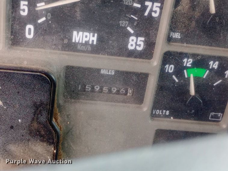 image for item DP1096 2001 International 4900 dump truck