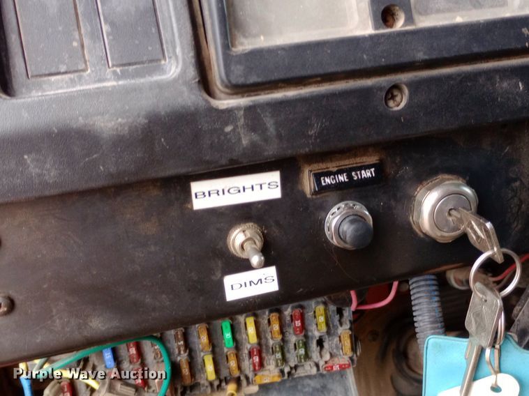 image for item DP1096 2001 International 4900 dump truck