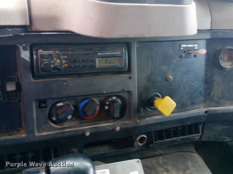 image for item DP1096 2001 International 4900 dump truck