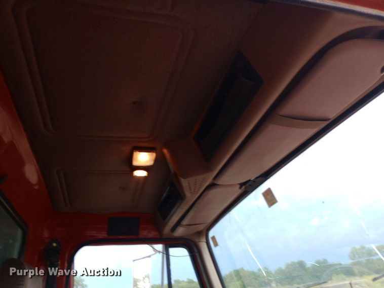 image for item DP1096 2001 International 4900 dump truck