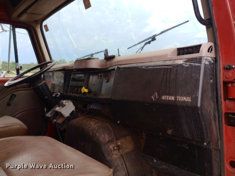 image for item DP1096 2001 International 4900 dump truck