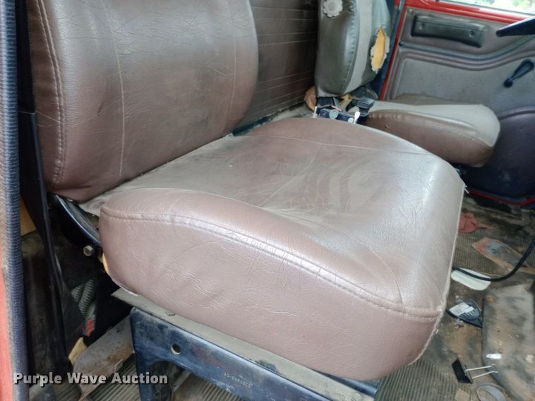 image for item DP1096 2001 International 4900 dump truck