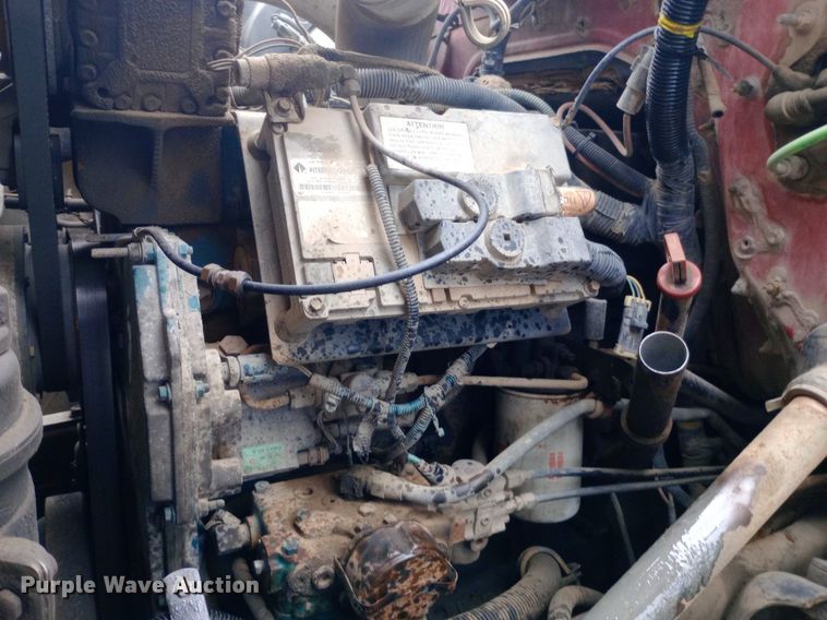 image for item DP1096 2001 International 4900 dump truck