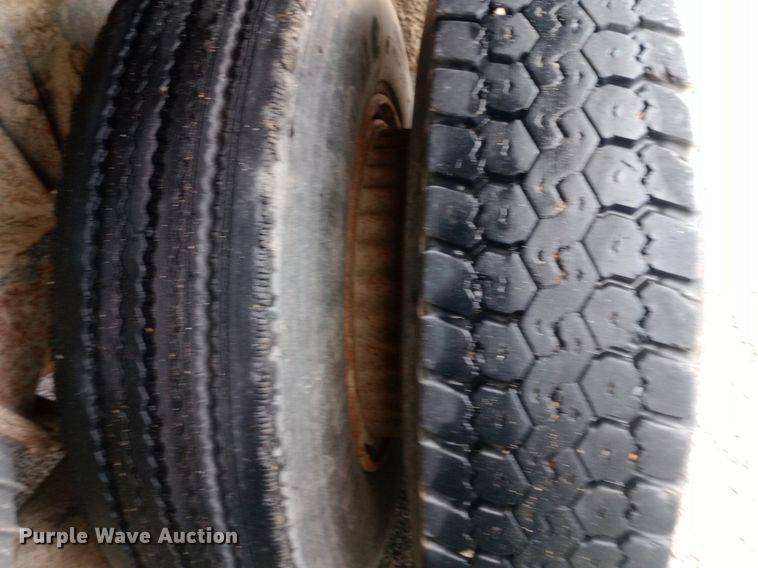 image for item DP1096 2001 International 4900 dump truck