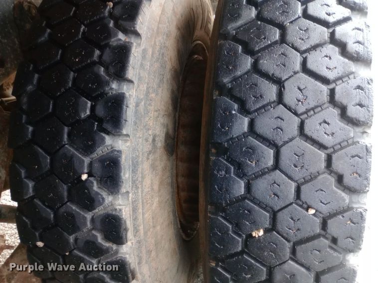 image for item DP1096 2001 International 4900 dump truck