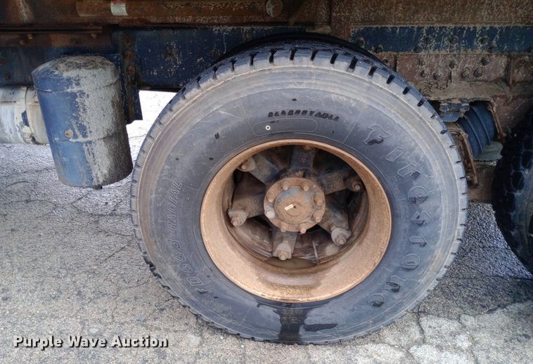 image for item DP1096 2001 International 4900 dump truck