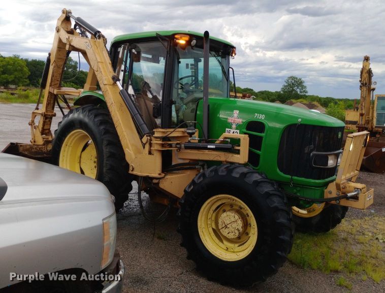 image for item DP1098 2009 John Deere 7130 MFWD tractor