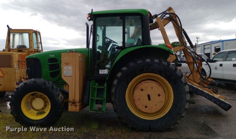 image for item DP1098 2009 John Deere 7130 MFWD tractor