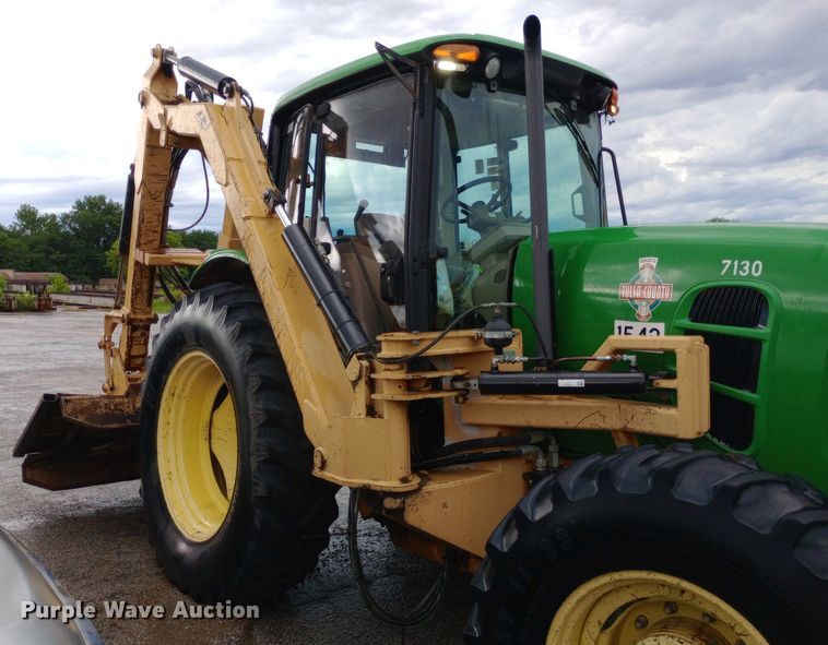 image for item DP1098 2009 John Deere 7130 MFWD tractor