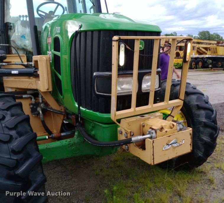 image for item DP1098 2009 John Deere 7130 MFWD tractor