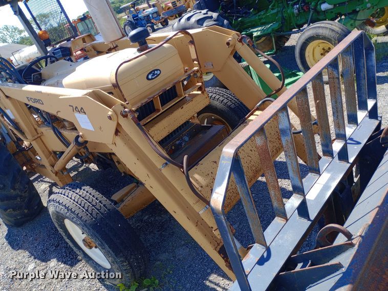 image for item DP1103 Ford 260C tractor