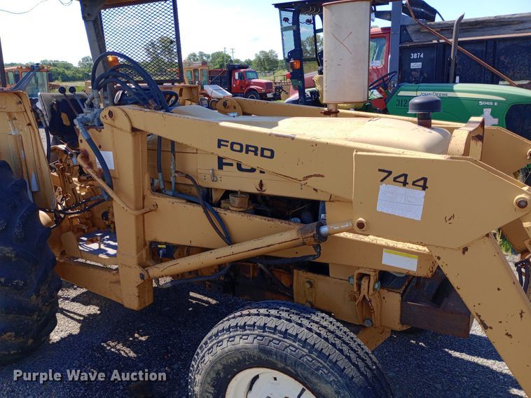 image for item DP1103 Ford 260C tractor