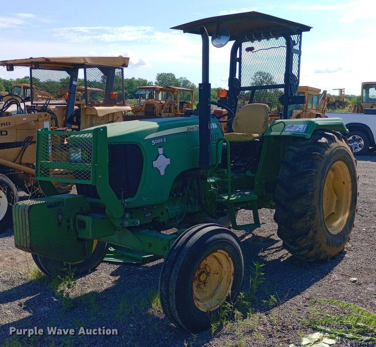 image for item DP1104 2010 John Deere 5065E tractor