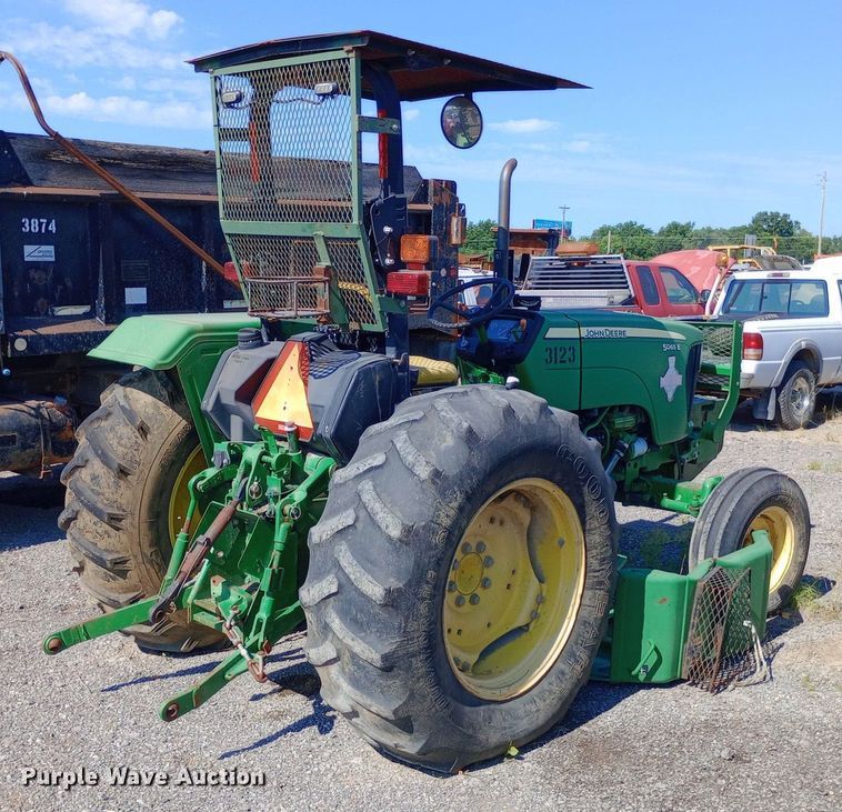 image for item DP1104 2010 John Deere 5065E tractor