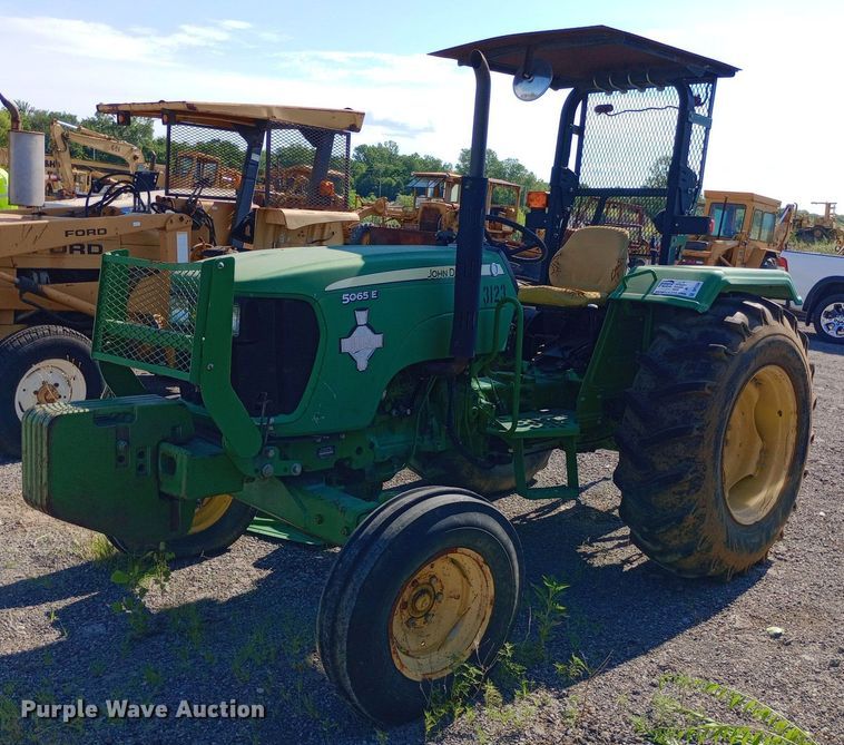 image for item DP1104 2010 John Deere 5065E tractor