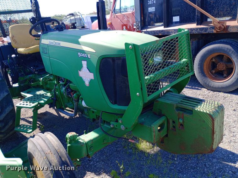 image for item DP1104 2010 John Deere 5065E tractor
