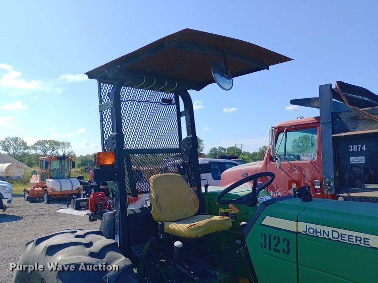 image for item DP1104 2010 John Deere 5065E tractor