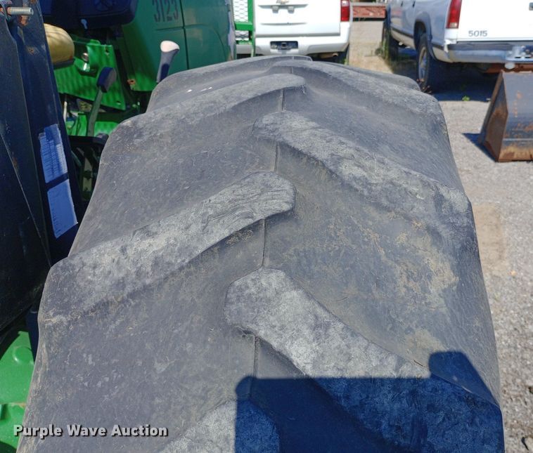 image for item DP1104 2010 John Deere 5065E tractor