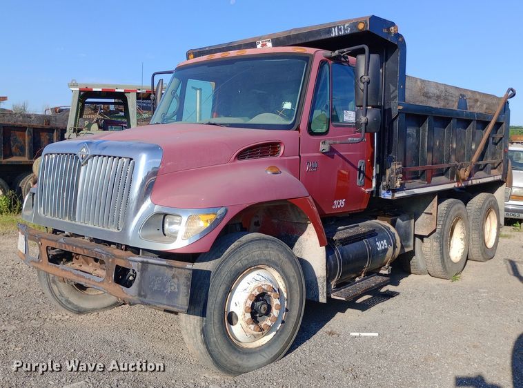 image for item DP1106 2007 International 7400 dump truck
