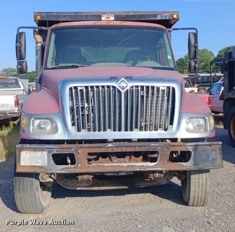image for item DP1106 2007 International 7400 dump truck