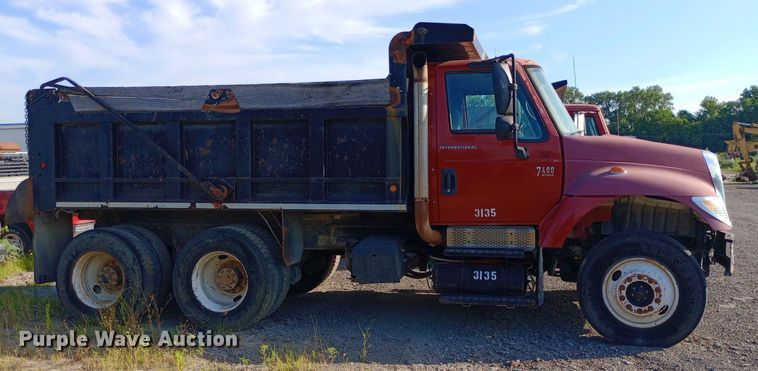 image for item DP1106 2007 International 7400 dump truck