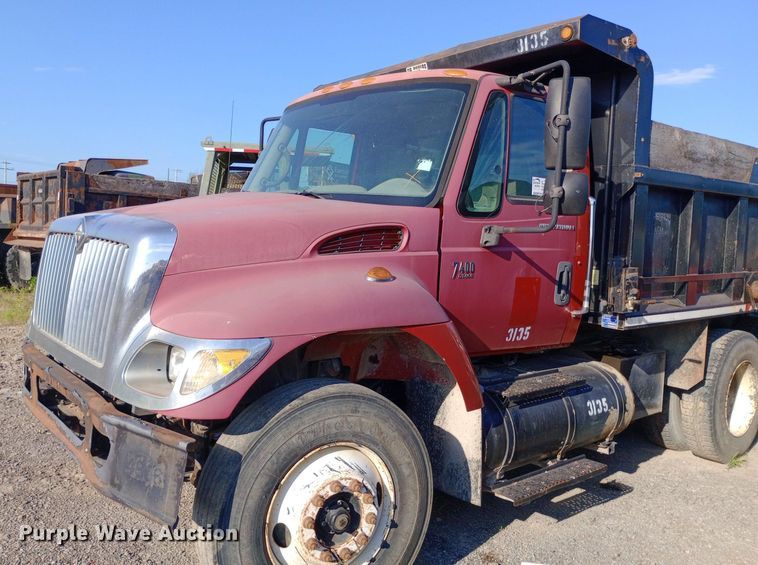 image for item DP1106 2007 International 7400 dump truck