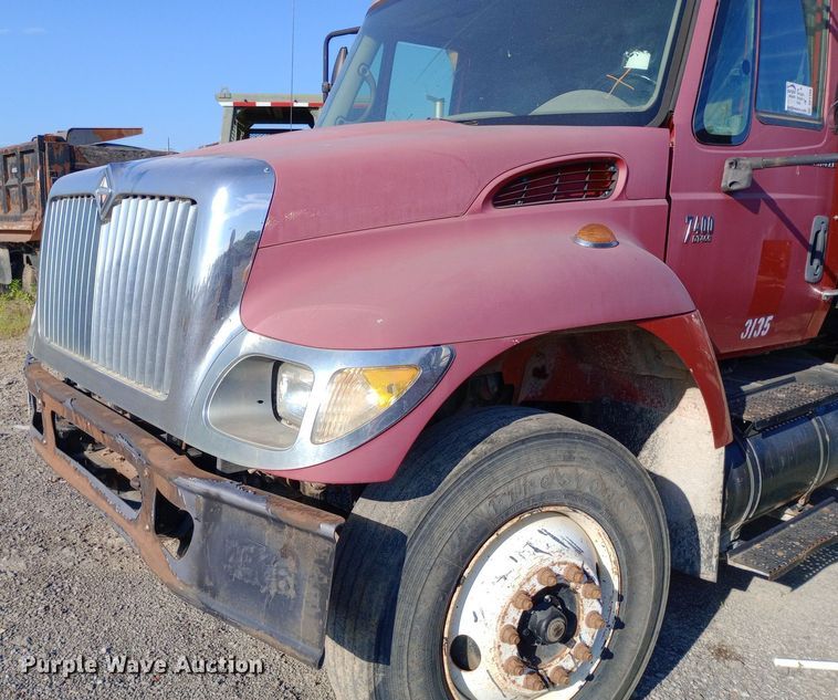 image for item DP1106 2007 International 7400 dump truck