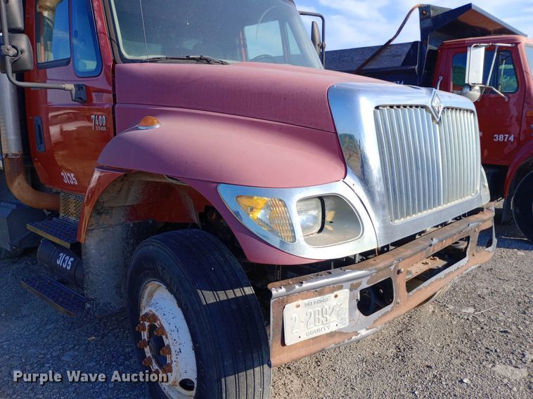 image for item DP1106 2007 International 7400 dump truck